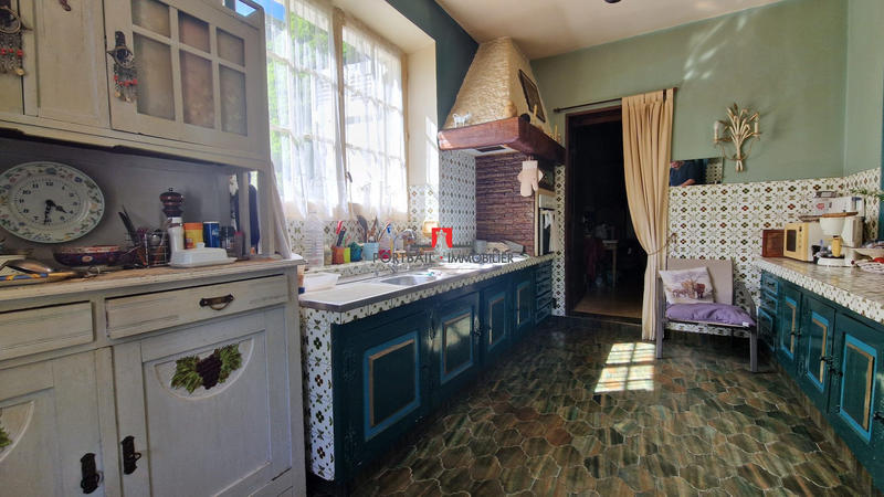 Maison - 354 m² - 10 pièces