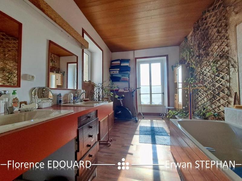 Maison - 374 m² - 16 pièces