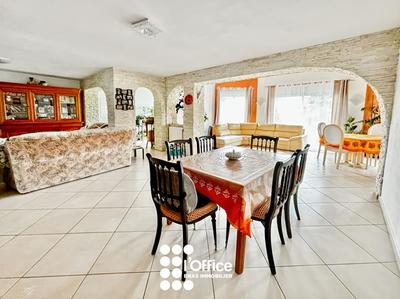 Maison - 184 m² - 6 pièces