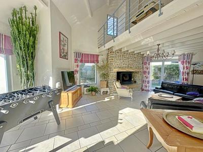 Villa - 241 m² - 8 pièces
