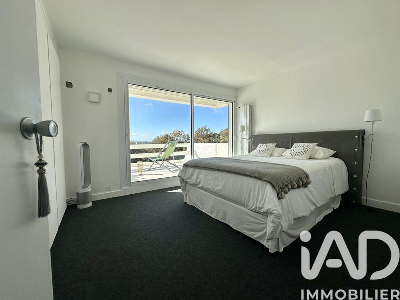 Maison - 208 m² - 5 pièces