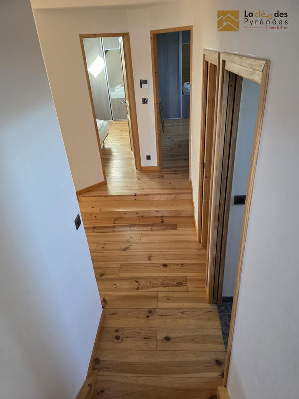 Maison traditionnelle - 310 m² - 10 pièces