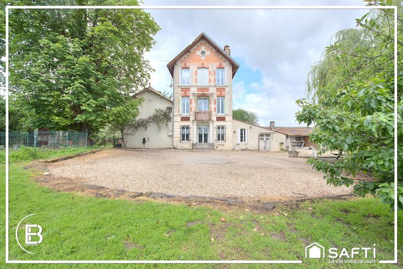 Maison - 290 m² - 9 pièces