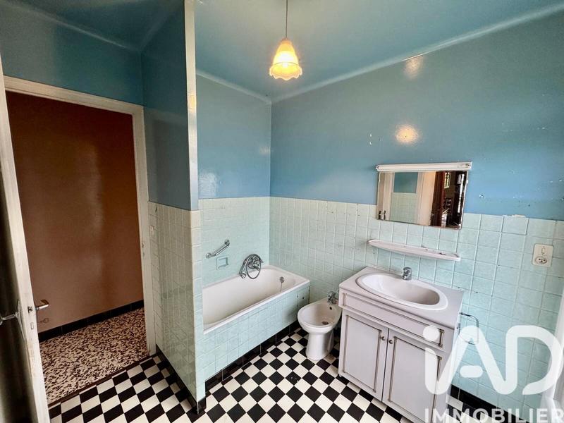 Maison - 210 m² - 10 pièces