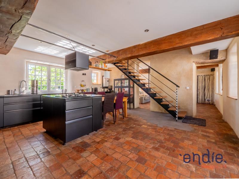 Maison - 450 m² - 16 pièces