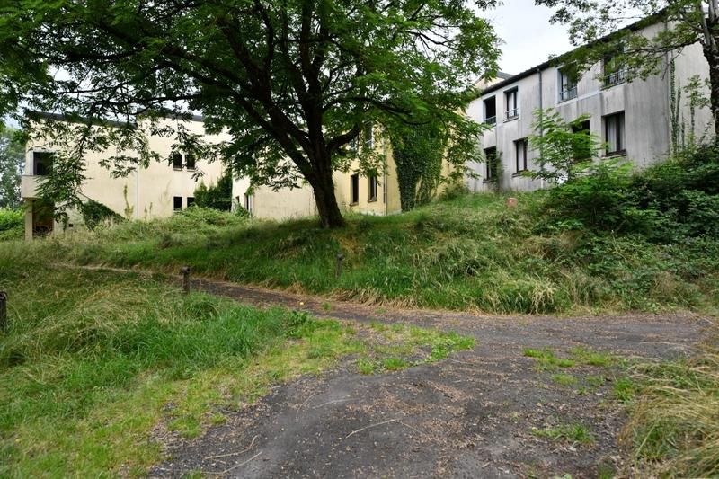 Maison - 1 500 m² - 40 pièces