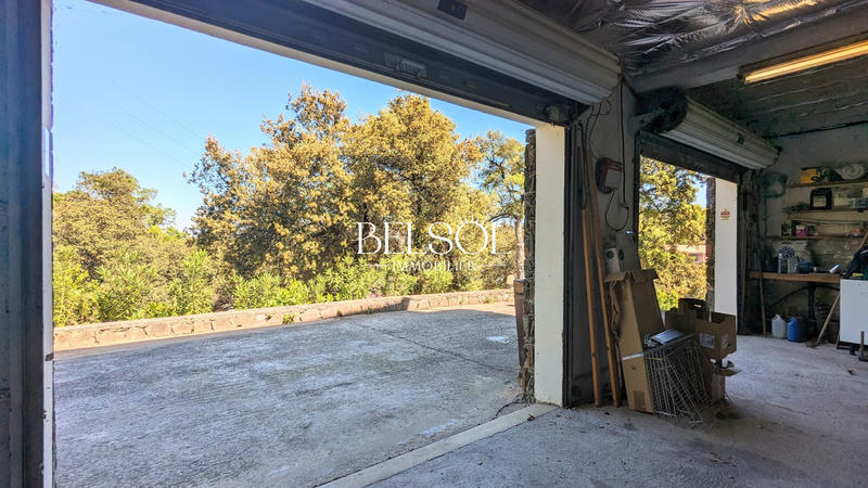 Maison traditionnelle - 230 m² - 7 pièces