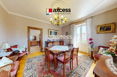 Maison - 234 m² - 10 pièces