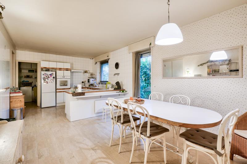 Demeure - 327 m² - 10 pièces