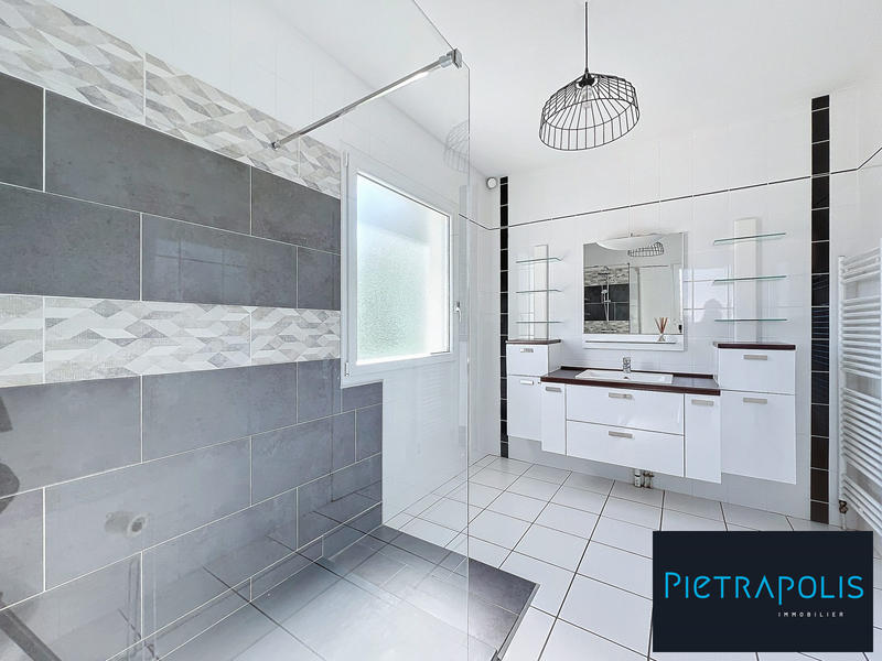 Maison - 204 m² - 5 pièces