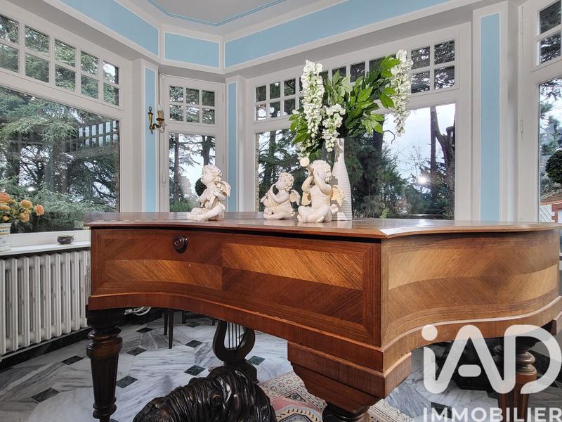 Maison - 259 m² - 12 pièces