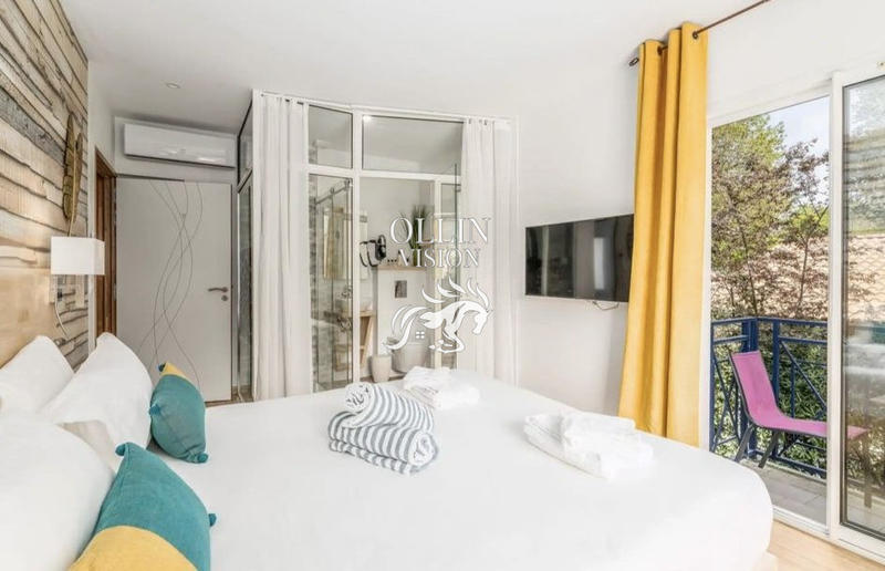 Villa - 270 m² - 10 pièces