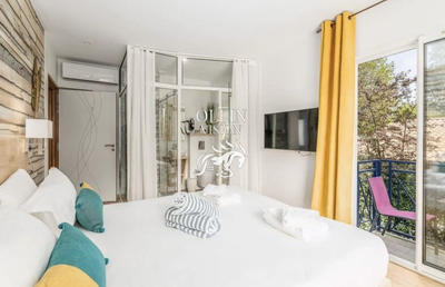 Villa - 270 m² - 10 pièces