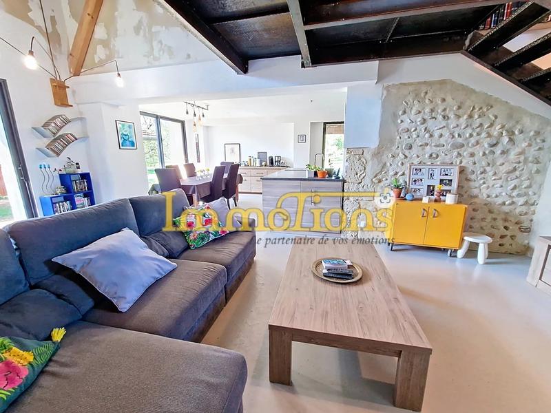 Maison - 217 m² - 9 pièces