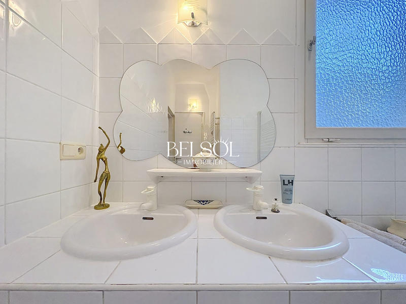 Villa - 220 m² - 5 pièces