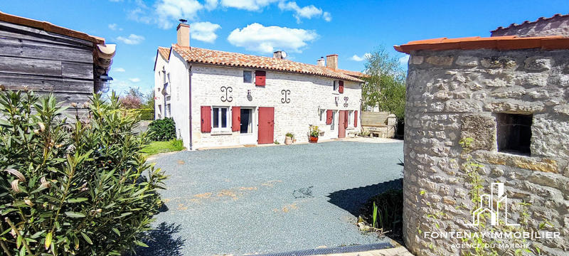 Maison - 202 m² - 8 pièces