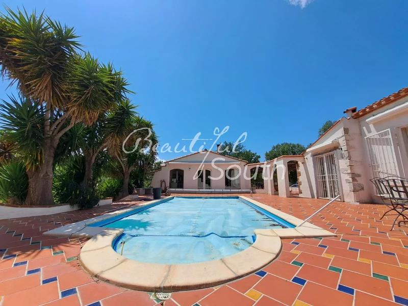 Mas - 350 m² - 10 pièces