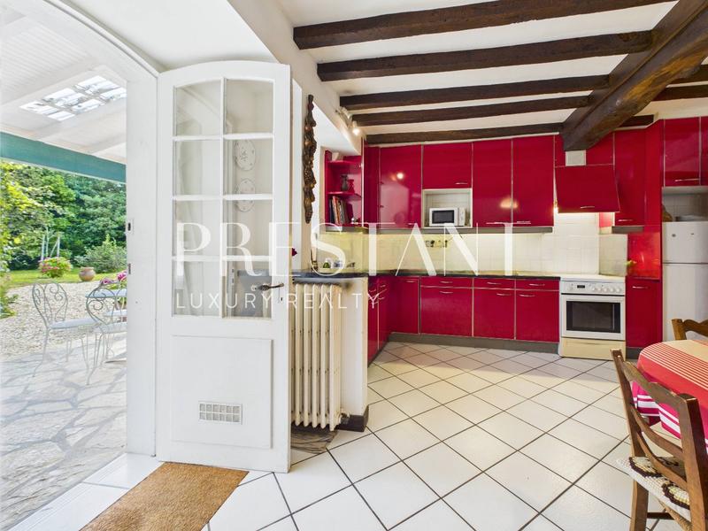 Maison - 285 m² - 7 pièces