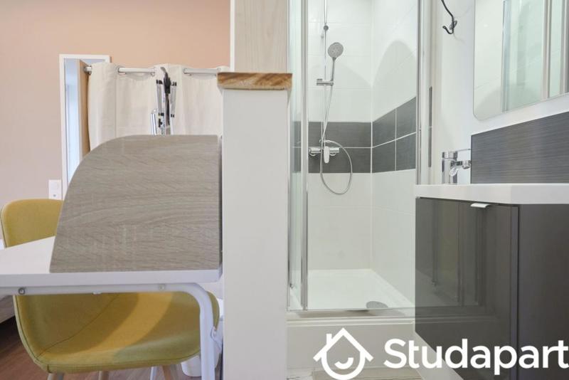 Chambre - 9 m² - 1 pièce