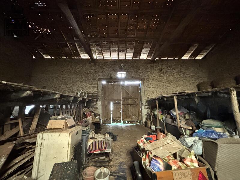 Grange - 200 m² - 1 pièce