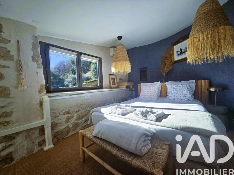 Maison - 200 m² - 11 pièces