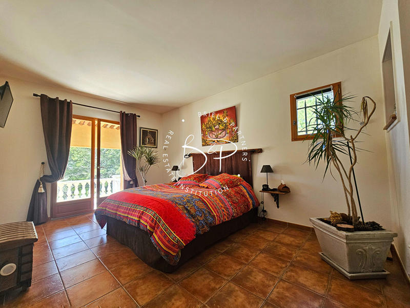 Maison - 236 m² - 10 pièces