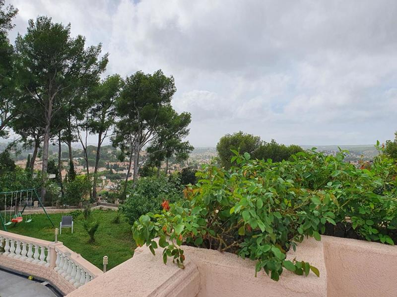 Demeure - 252 m² - 6 pièces