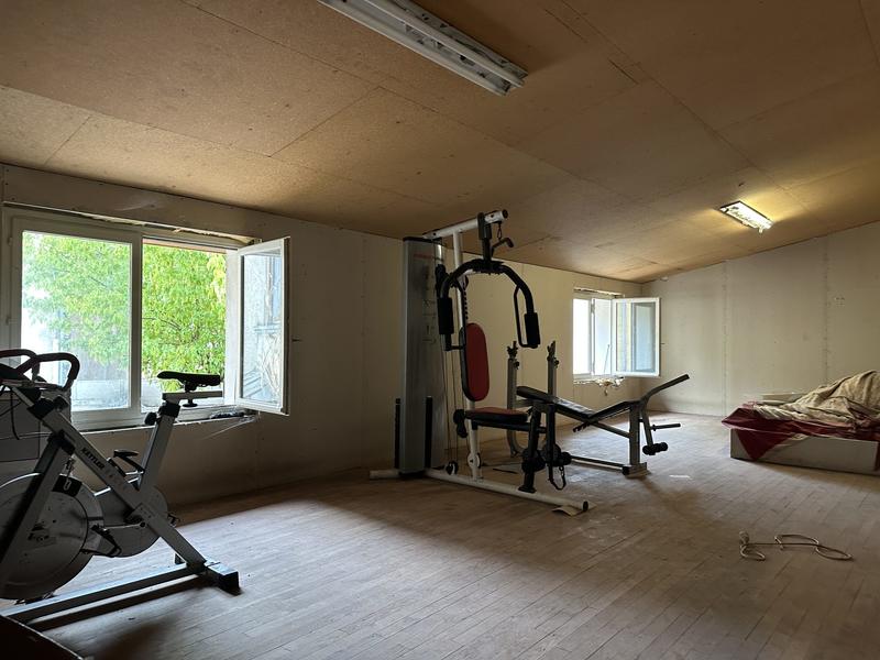 Maison - 202 m² - 9 pièces