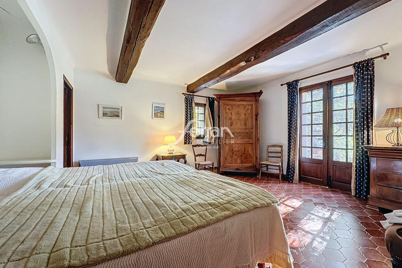 Propriété - 400 m² - 9 pièces