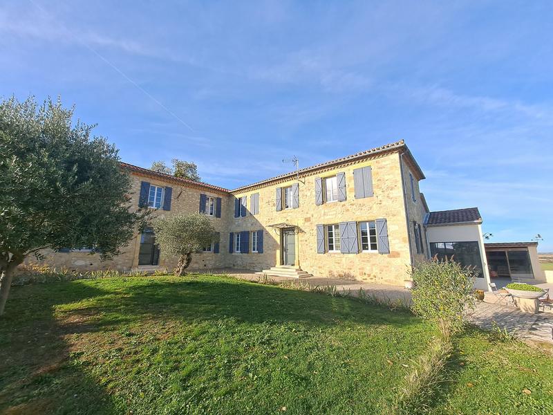 Maison - 425 m² - 10 pièces