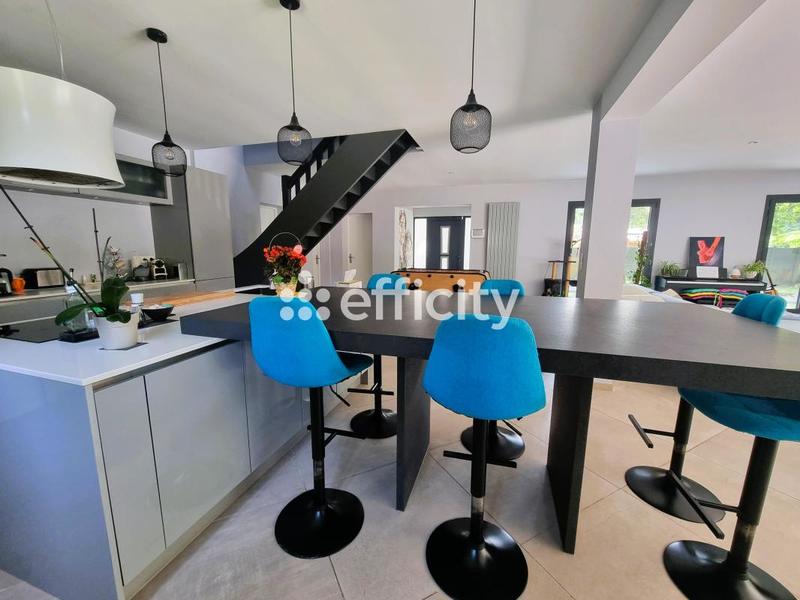 Maison - 180 m² - 8 pièces