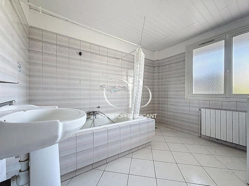 Maison - 240 m² - 10 pièces