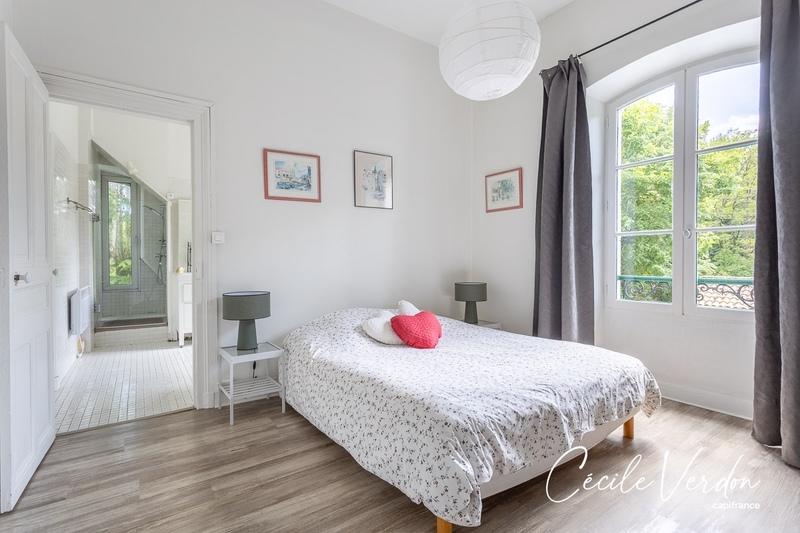 Propriété - 280 m² - 10 pièces