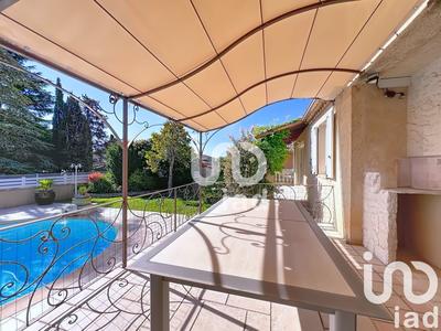 Maison - 182 m² - 7 pièces