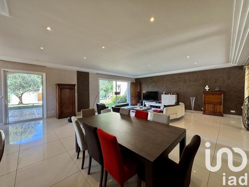 Maison - 240 m² - 7 pièces