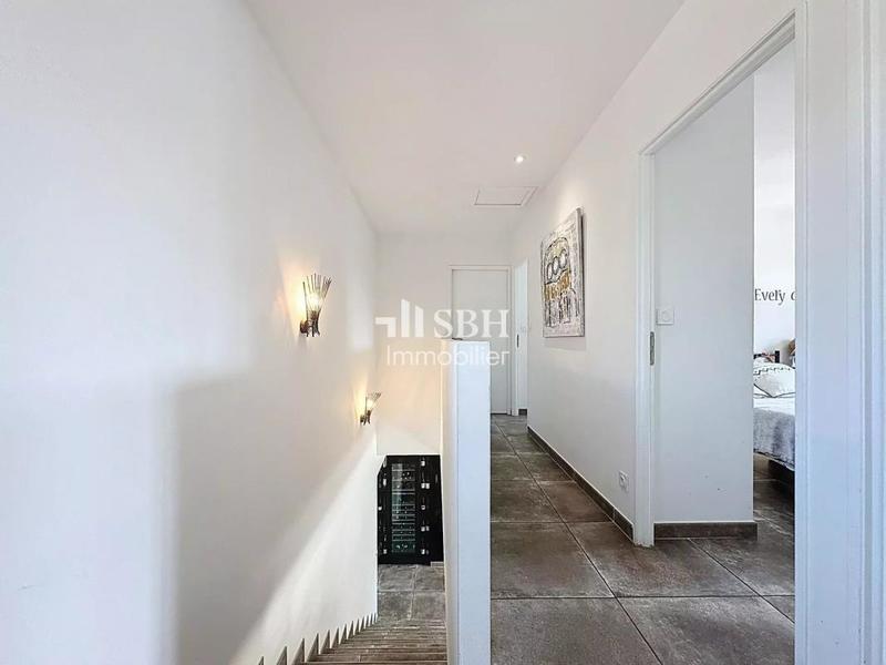 Villa - 211 m² - 10 pièces