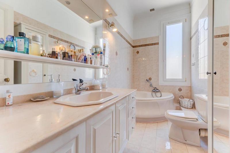 Villa - 304 m² - 7 pièces