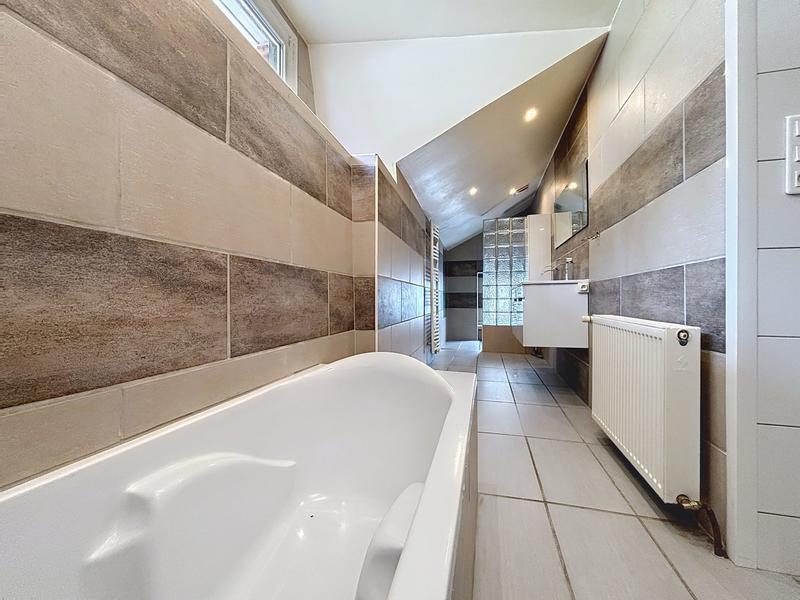 Maison - 99 m² - 5 pièces