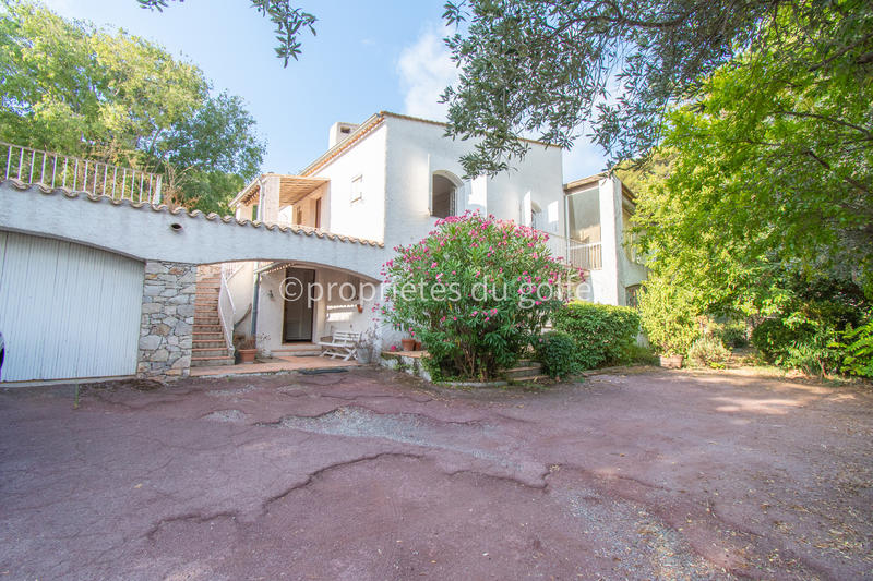 Maison - 216 m² - 5 pièces