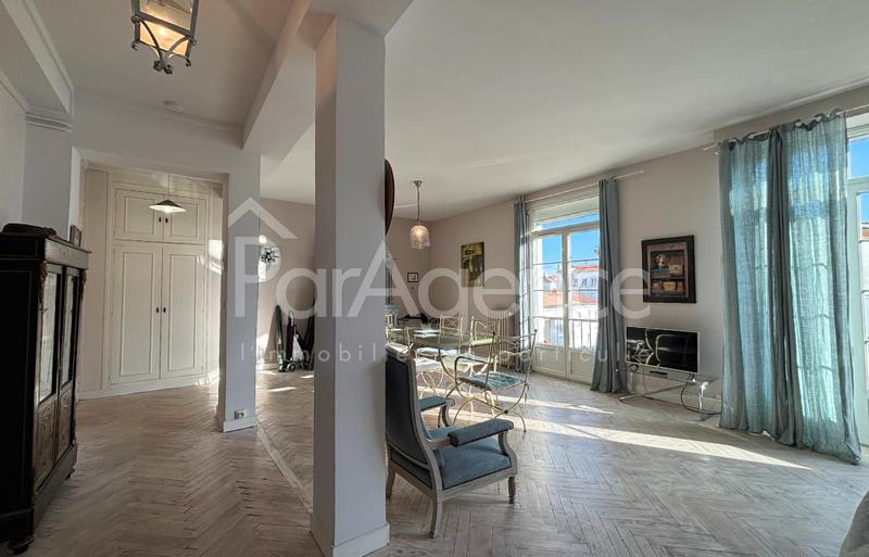 Appartement - 91 m² - 3 pièces