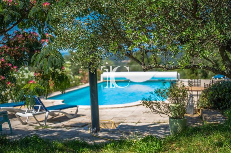 Propriété - 363 m² - 12 pièces