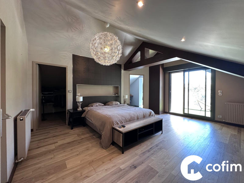 Maison contemporaine - 279 m² - 12 pièces