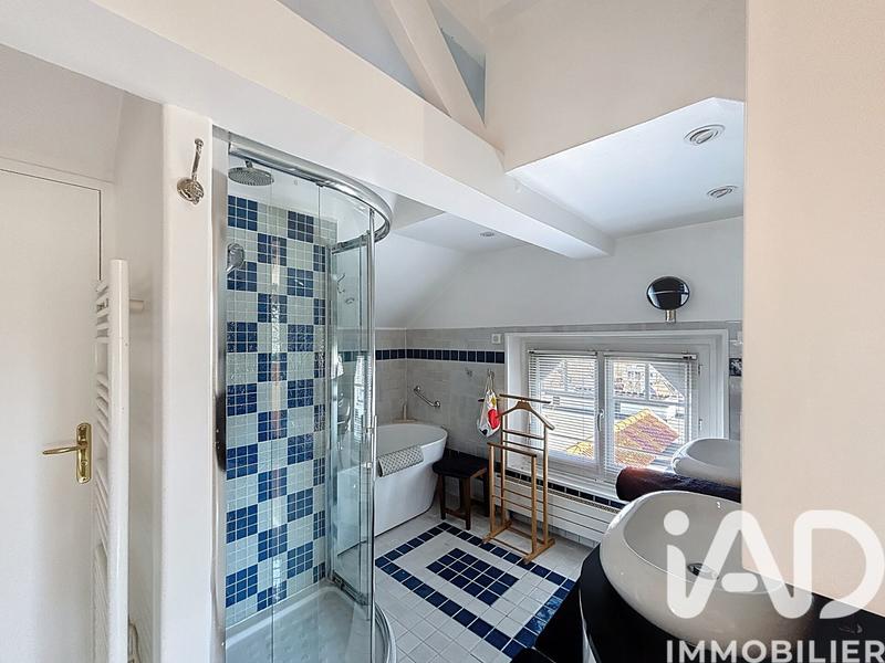 Maison - 200 m² - 6 pièces