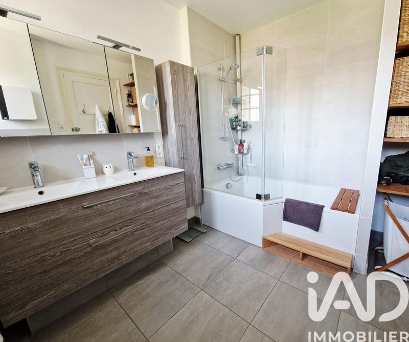 Maison - 222 m² - 12 pièces