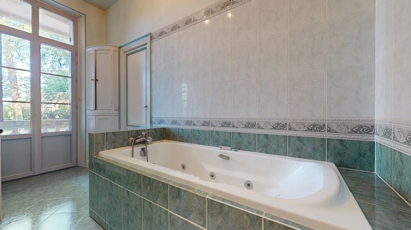 Maison traditionnelle - 350 m² - 12 pièces