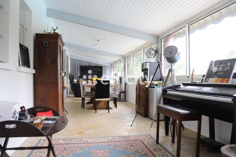 Maison - 270 m² - 10 pièces