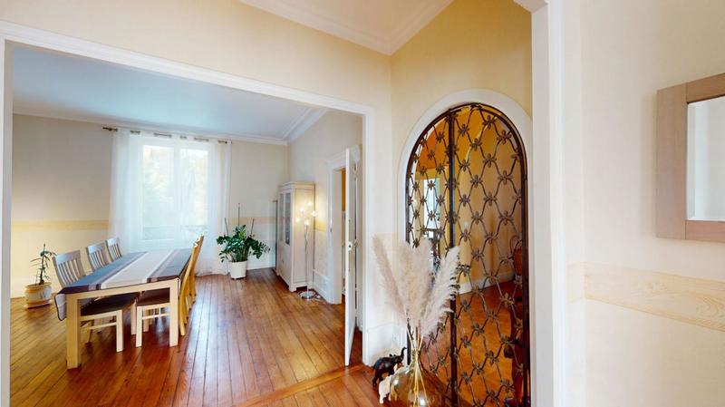 Maison - 222 m² - 9 pièces