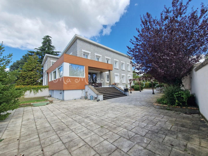 Maison - 350 m² - 13 pièces