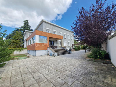 Maison - 350 m² - 13 pièces