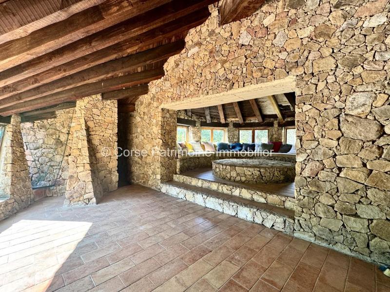 Propriété - 450 m²